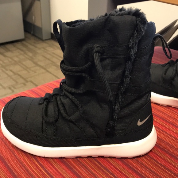 nike winter sneaker boots